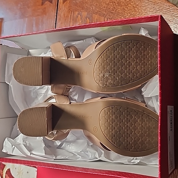 Heels - Picture 3 of 4